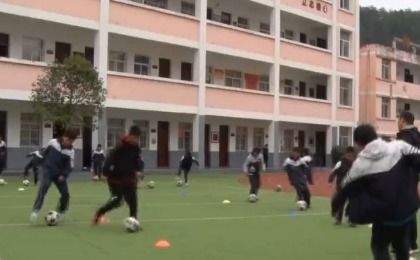 下課了校園真熱鬧作文怎么寫(xiě)