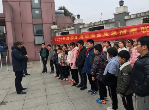 筑牢安全防火墻演消防演練進校園作文