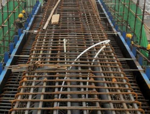 立柱蓋梁施工注意事項(xiàng),蓋梁抱箍施工注意事項(xiàng),蓋梁施工安全防護(hù)措施