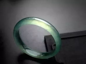 戴翡翠手鐲要注意些什么,翡翠手鐲佩戴注意事項,郵寄翡翠手鐲的注意事項