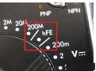 使用數(shù)字萬用表的注意事項(xiàng),數(shù)字萬用表使用時(shí)的注意事項(xiàng),數(shù)字萬用表裝配注意事項(xiàng)