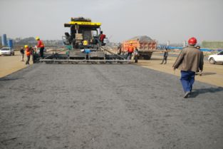 二灰碎石基層施工注意事項(xiàng)