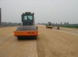 開壓路機(jī)注意事項(xiàng)