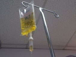 密閉式輸液技術(shù)的注意事項(xiàng),密閉式輸液流程和注意事項(xiàng),簡述密閉式輸液的注意事項(xiàng)