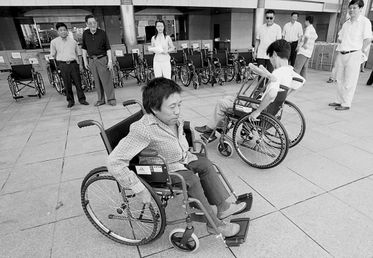 輪椅護送發(fā)的注意事項