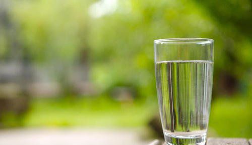 等一杯開水涼下來