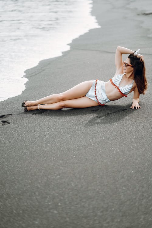 弘揚五四精神的現(xiàn)代詩歌