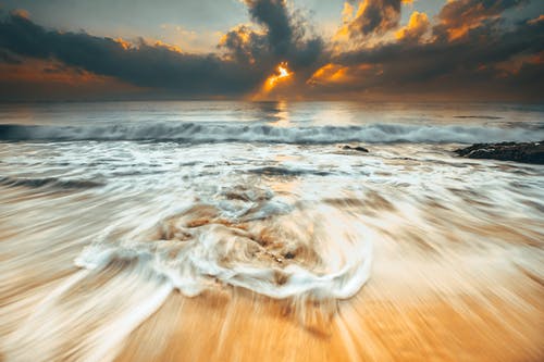 《渡漢江》譯文、注釋及賞析