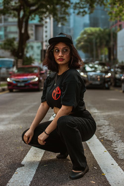 皇后一心混吃等死小說穿書姜洛皇帝完結(jié)版閱讀