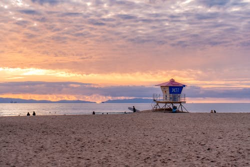 送桂州嚴大夫同用南字翻譯及賞析