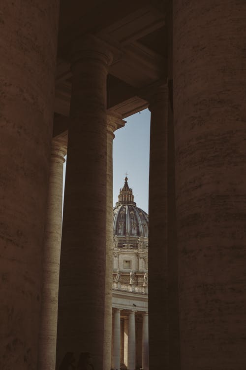 五年級(jí)寫人作文我的老師是“美猴王”