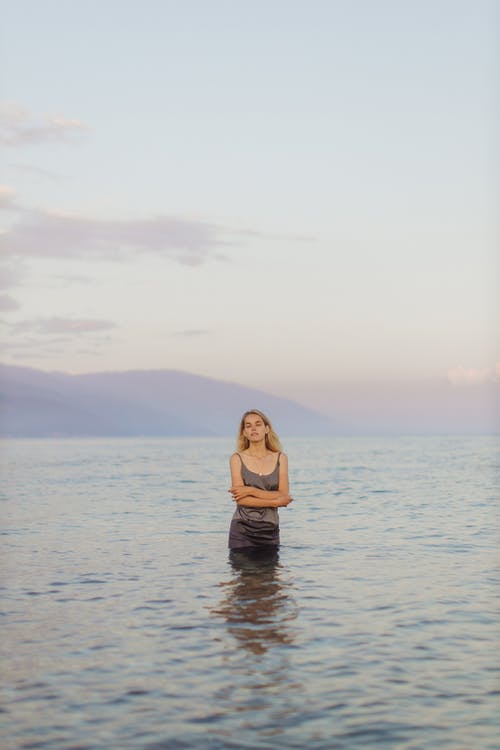 愿我能抓住我深?lèi)?ài)的人的手 愿我能抓住我深?lèi)?ài)的人的手