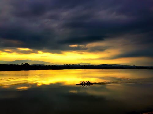 有關于描寫月亮的詩詞