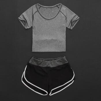 淺灰色的短袖搭配什么顏色的短褲？