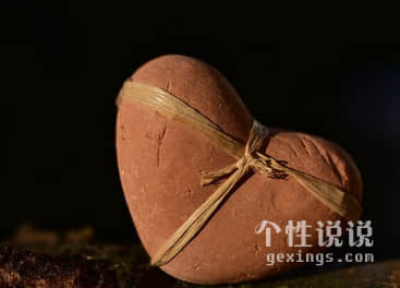 65句經(jīng)典說說：我與你隔著長風(fēng)深谷，近不得，退不舍