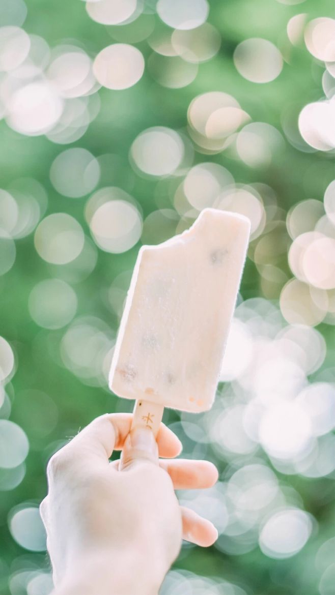 青春，就在轉(zhuǎn)身的瞬間走過了流年